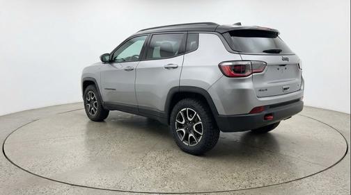 Silver Zynith Metallic Clearcoat 2025 Jeep Compass Trailhawk