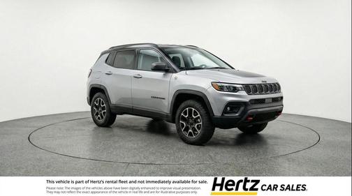 Silver Zynith Metallic Clearcoat 2025 Jeep Compass Trailhawk