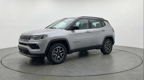 Silver Zynith Metallic Clearcoat 2025 Jeep Compass Trailhawk