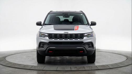 Silver Zynith Metallic Clearcoat 2025 Jeep Compass Trailhawk