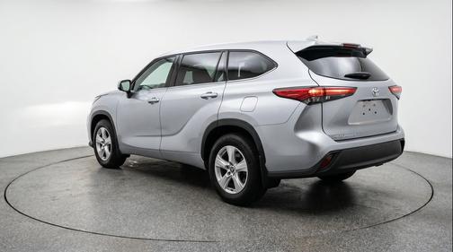 Celestial Silver Metallic 2025 Toyota Highlander LE