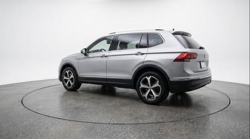 Pyrite Silver Metallic 2026 Volkswagen Tiguan 2.0T SE