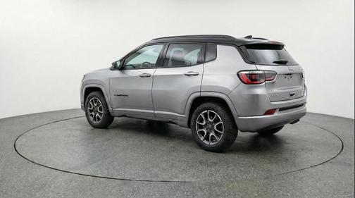 Silver Zynith Metallic Clearcoat 2025 Jeep Compass Trailhawk