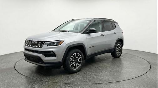 Silver Zynith Metallic Clearcoat 2025 Jeep Compass Trailhawk