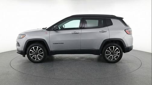 Silver Zynith Metallic Clearcoat 2025 Jeep Compass Trailhawk