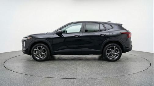 Mosaic Black Metallic 2025 Chevrolet Trax LT