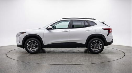 Summit White 2025 Chevrolet Trax LT