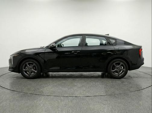 Aurora Black Pearl 2025 Kia K4 LXS