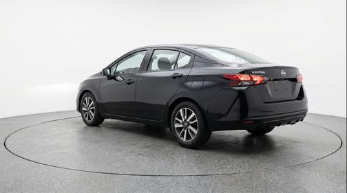 Super Black 2025 Nissan Versa 1.6 SV