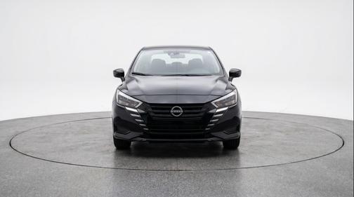 Super Black 2025 Nissan Versa 1.6 SV