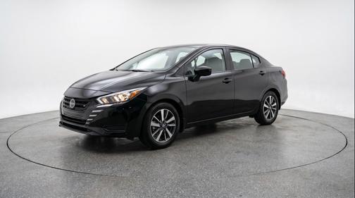 Super Black 2025 Nissan Versa 1.6 SV