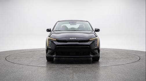Aurora Black Pearl 2025 Kia K4 LXS