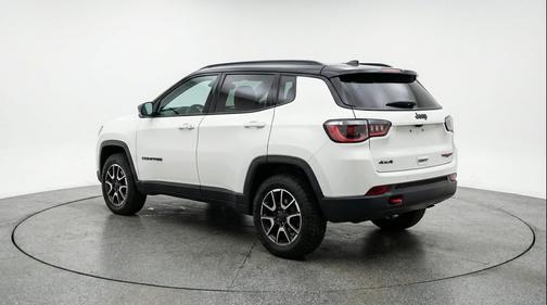 Bright White Clearcoat 2025 Jeep Compass Trailhawk
