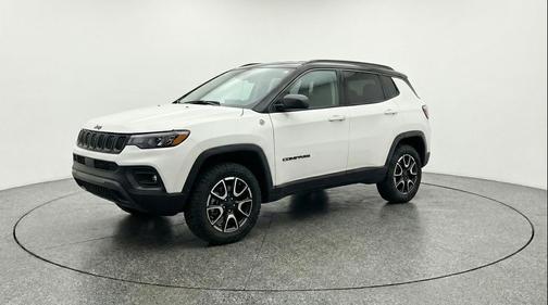 Bright White Clearcoat 2025 Jeep Compass Trailhawk