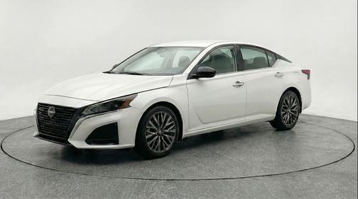 Glacier White 2025 Nissan Altima SV FWD