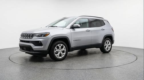 Silver Zynith Metallic Clearcoat 2025 Jeep Compass Latitude