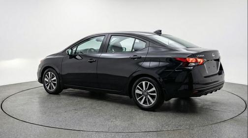 Super Black 2025 Nissan Versa 1.6 SV