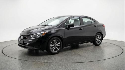 Super Black 2025 Nissan Versa 1.6 SV