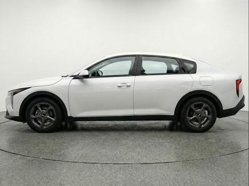 Snow White Pearl 2025 Kia K4 LXS