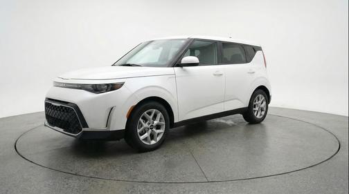Snow White Pearl 2025 Kia Soul LX
