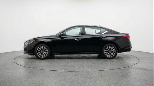 Super Black 2025 Nissan Altima SV FWD