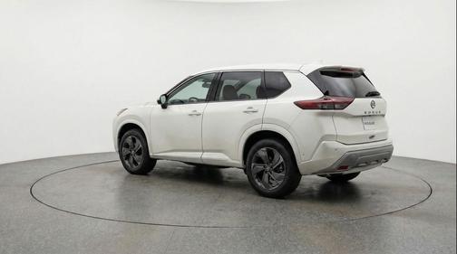 Everest White Pearl Tricoat 2025 Nissan Rogue SV