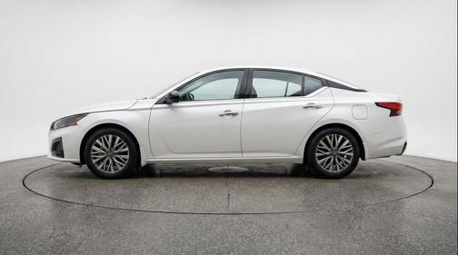 Glacier White 2025 Nissan Altima SV FWD