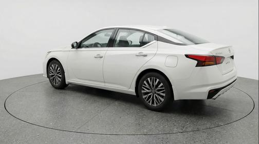 Glacier White 2025 Nissan Altima SV FWD