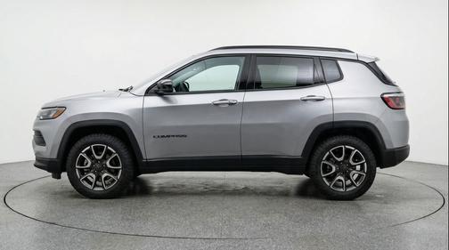 Silver Zynith Metallic Clearcoat 2025 Jeep Compass Trailhawk