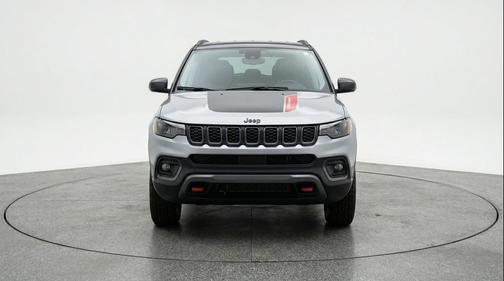 Silver Zynith Metallic Clearcoat 2025 Jeep Compass Trailhawk