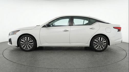 Glacier White 2025 Nissan Altima SV FWD
