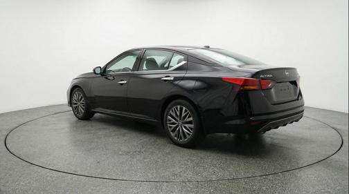 Super Black 2025 Nissan Altima SV FWD