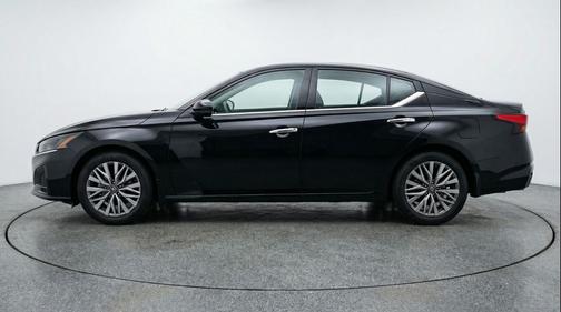 Super Black 2025 Nissan Altima SV FWD