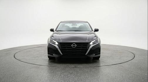 Super Black 2025 Nissan Altima SV FWD