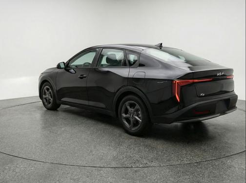 Aurora Black Pearl 2025 Kia K4 LXS