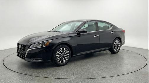 Super Black 2025 Nissan Altima SV FWD