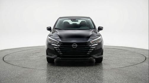 Super Black 2025 Nissan Versa 1.6 SV