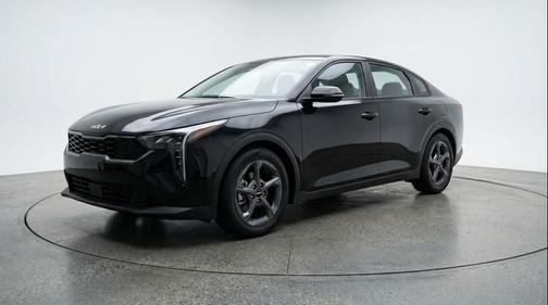 Aurora Black Pearl 2025 Kia K4 LXS