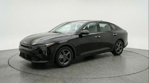 Aurora Black Pearl 2025 Kia K4 LXS