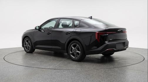 Aurora Black Pearl 2025 Kia K4 LXS