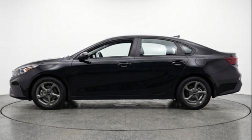 Aurora Black Pearl 2025 Kia K4 LXS