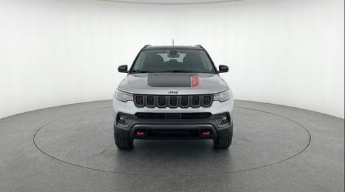 Silver Zynith Metallic Clearcoat 2025 Jeep Compass Trailhawk