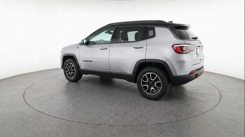 Silver Zynith Metallic Clearcoat 2025 Jeep Compass Trailhawk