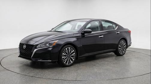 Super Black 2025 Nissan Altima SV FWD