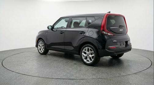 Fusion Black 2025 Kia Soul LX