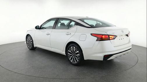 Glacier White 2025 Nissan Altima SV FWD