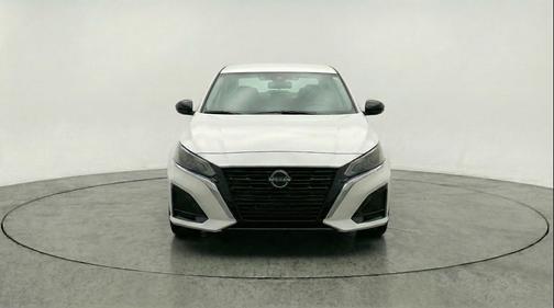Glacier White 2025 Nissan Altima SV FWD