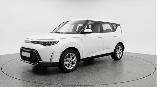 Snow White Pearl 2025 Kia Soul LX