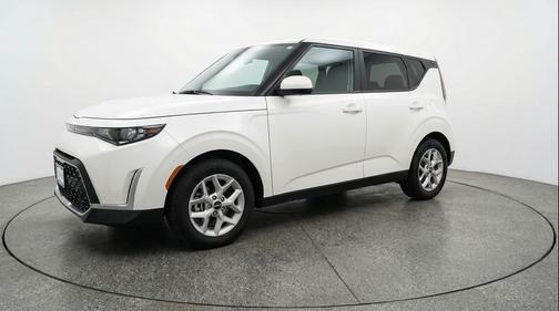 Snow White Pearl 2025 Kia Soul LX