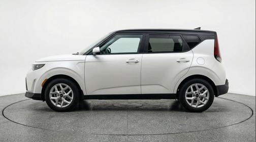 Snow White Pearl 2025 Kia Soul LX